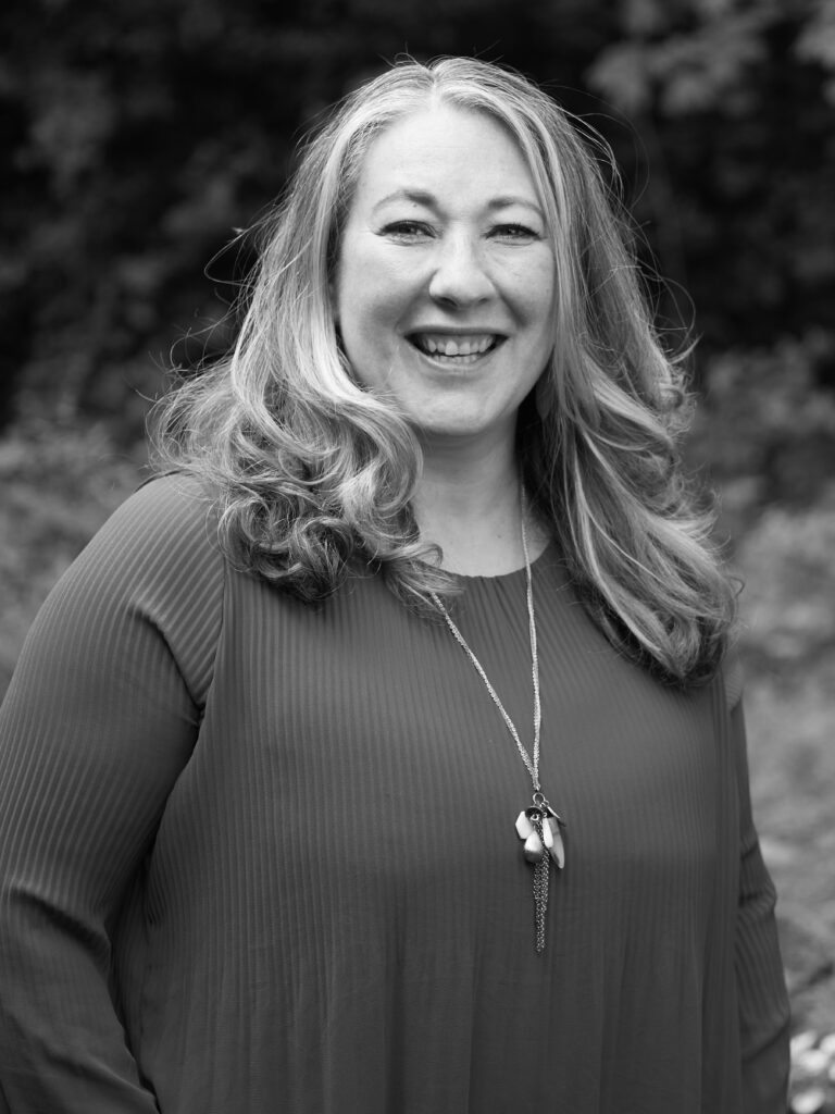 Anna Whitfield Headshot